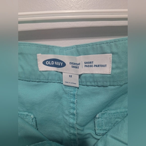 Old Navy Women's Aqua Shorts Euc - Picture 3 of 3